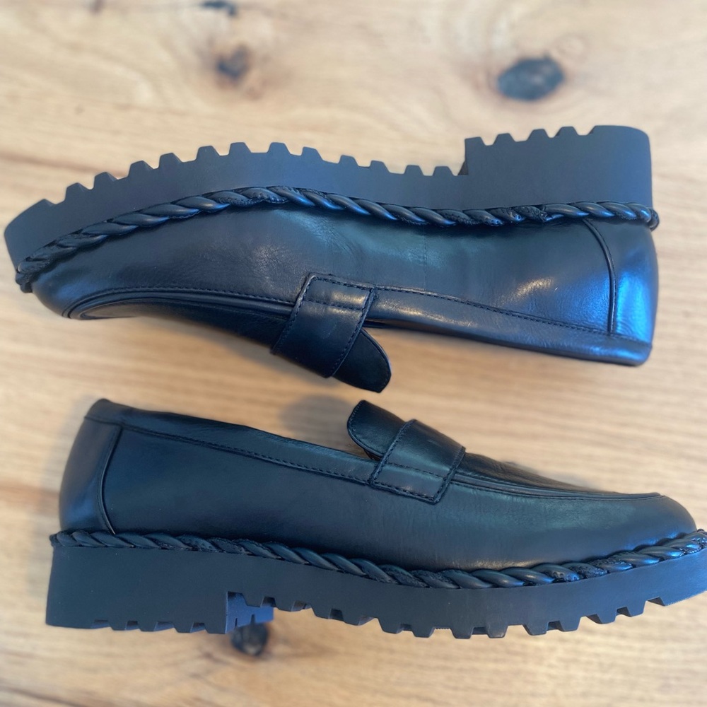 Franco Sarto Black Leather Rope Detail Lug Sole Loafers Women’s 7.5 Preloved‎